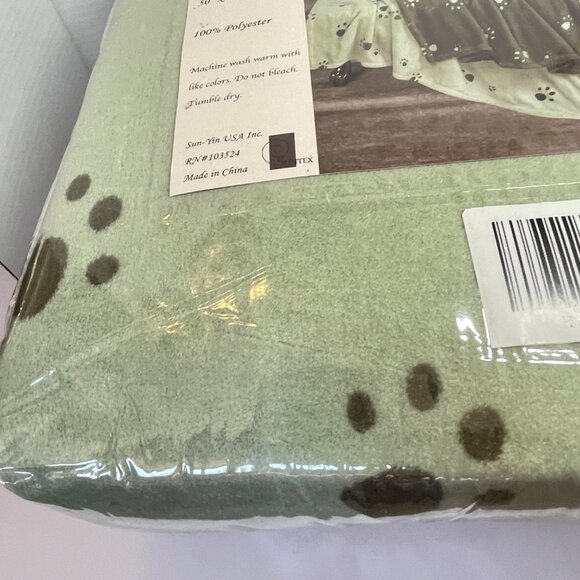 Microplush Throw Blankets 50" X 60" Green with Paw Print Design 100% Polyester M - Picture 4 of 8